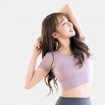 代謝改善のストレッチをする女性